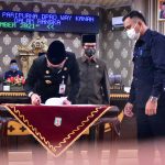 Bupati Way Kanan hadiri Rapat Paripurna DPRD dalam Rangka Penyampaian Raperda Perubahan APBD Tahun Anggaran 2021