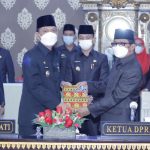 Drs. Ali Rahman, M.T. Hadiri Rapat Paripurna DPRD Dalam Rangka Pengesahan Rancangan Perubahan APBD Kabupaten Way Kanan Tahun 2021