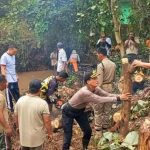 Kurangi Tingkat Bencana TNI dan Polres Way Kanan Bersama Pemda Bersih Bersih Sungai