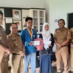 Sekdakab Saipul .Sos.M.Ip mewakili Bupati dan Wakil Bupati Way Kanan menerima 2 calon peserta Jumbara Nasional ke 9  Lampung Selatan , diruang kerjanya. Senin (9/5).