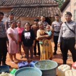 Dampak El Nino, Polres Way Kanan Bagi Bagi Air Bersih di Km 8 Blambangan Umpu.