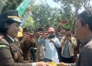 Massa Gabungan Dari Berbagai LSM dan Ormas Menggelar Aksi Damai Desak Kejari Periksa Kepala Dinas Pertanian Kabupaten Way Kanan