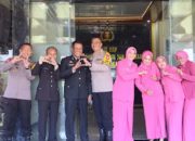 Kapolres Way Kanan Pimpin Penyerahan Jabatan dan Pelepasan Purna Tugas 2 Anggota Polri