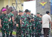 MENHAN RI DAN PANGLIMA TNI TIBA DI KAB. WAY KANAN – DANIDIM 0427/WAY KANAN LAKSANAKAN PENYAMBUTAN DI LANUDAD GATOT SOEBROTO WAY TUBA
