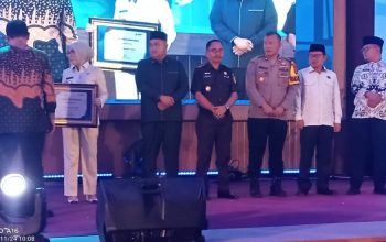 Bupati Ayu Asalasiyah menghadiri acara Pembukaan Seminar dan Worshop Teacher Summit 2025 yang digelar dalam rangka Hari Ulang Tahun PGRI ke- 80 dan Hari Guru Nasional Tahun 2025