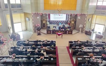 Bupati Ayu Asalasiyah menghadiri Rapat Paripurna DPRD Dalam Rangka Program Pembentukan Peraturan Daerah (Propemperda) Tahun 2026 dan Pengesahan Rancangan Peraturan Daerah (Perda) Tentang APBD Tahun 2026 Kabupaten Way Kanan, Senin (24/11/2024).