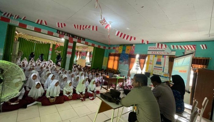 Police Goes To School, Satbinmas Polres Way Kanan Berikan Binluh di SDN 1 Sidoarjo