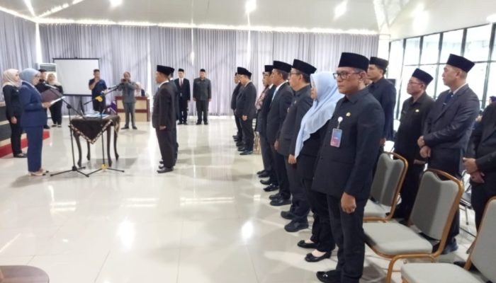 Bupati Ayu Melantik 3 Pejabat dan Sekaligus Menandatangani Fakta Integritas 12 Pejabat di Lingkungan Pemkab Way Kanan