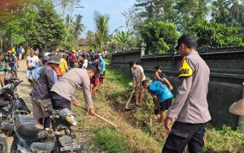*Sinergi TNI-Polri dan Pemkab Way Kanan Gelar Gotong Royong Perbaiki Jalan Rusak di Banjit*