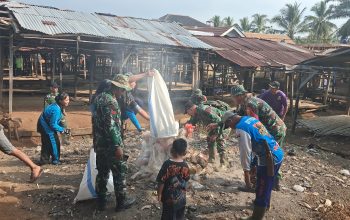 KARYA BAKTI KODIM 0427/WAY KANAN WUJUDKAN KEPEDULIAN DAN SEMANGAT GOTONG ROYONG BERSAMA MASYARAKAT KAMPUNG LEBAK PENIANGAN